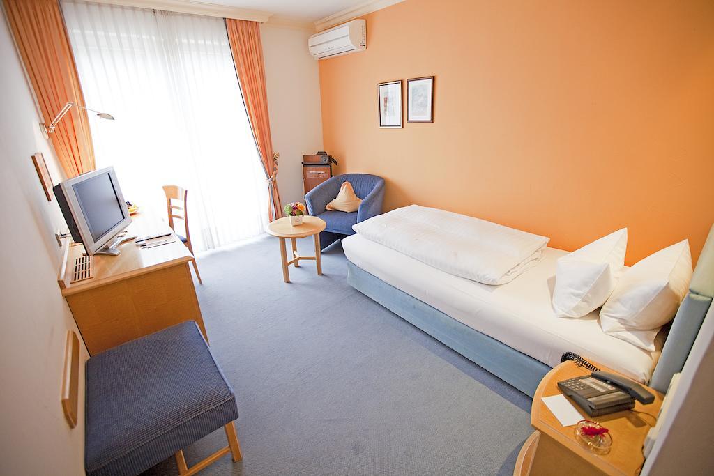 Hotel Krone Ohg Gerlingen Rum bild